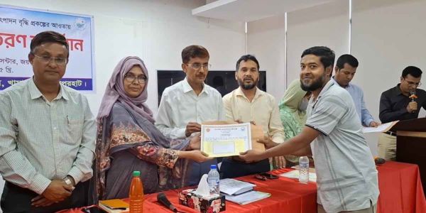 জয়পুরহাটে সফল চাষিদের পুরস্কার বিতরণ